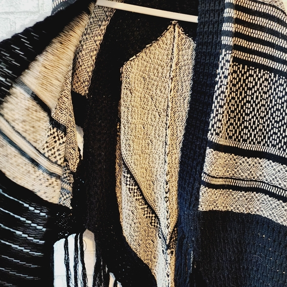 BCBG MaxAzria Knit Poncho - Picture 6 of 9